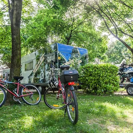 Camping مكان تخييم 4*